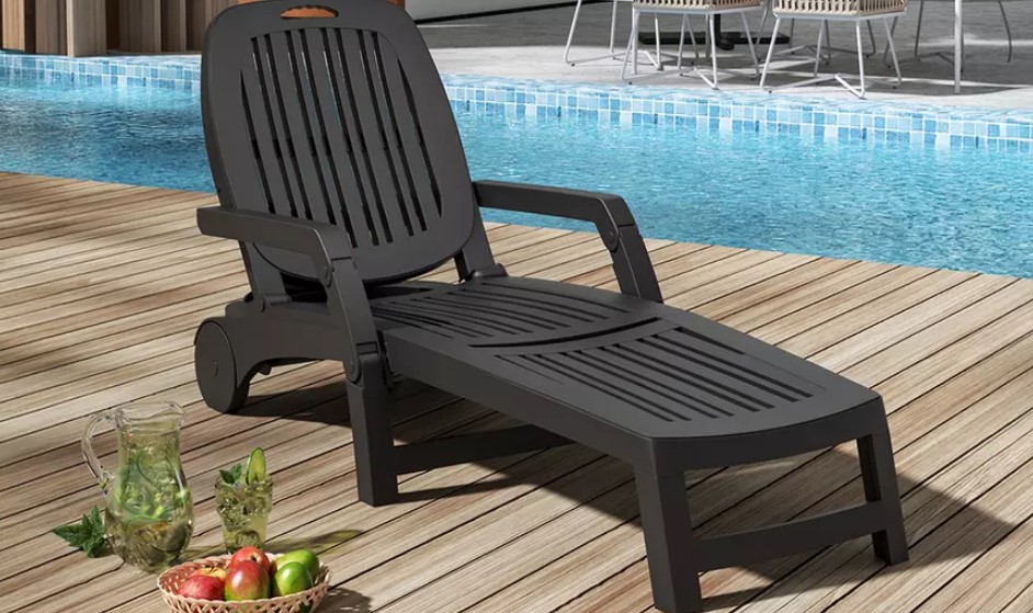 Three‑Section Reclining Folding Lounger